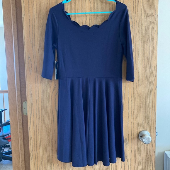 Lulu’s Medium Scalloped Scoop Neck MIDI dress - Picture 7 of 16